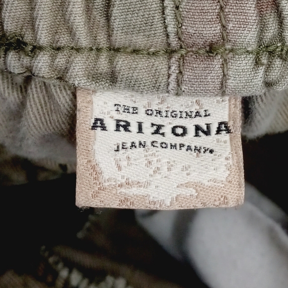 💙 ARIZONA JEAN COMPANY Boy's Pull On Camo Cargo Pants 5 Regular - Picture 2 of 5